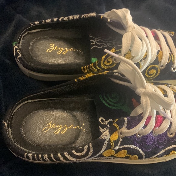 Zayzani slip on shoes hand woven designer no two pairs are the same - Picture 2 of 4